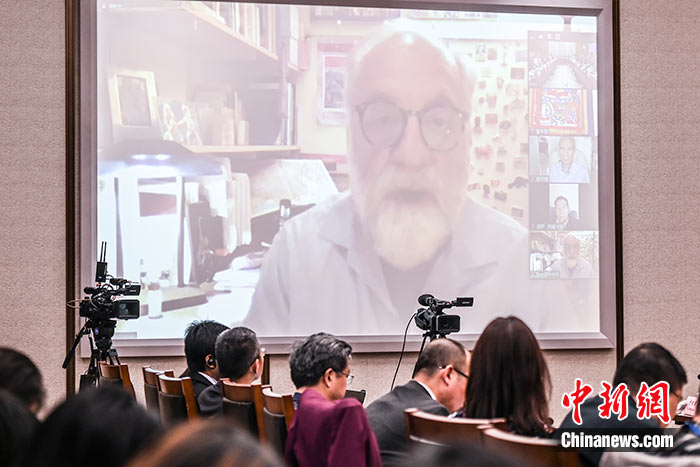 5月16日，由中國社會科學院西藏智庫、中國社會科學院民族學與人類學研究所主辦的第五屆西藏智庫國際論壇在北京舉行。美國紐約州立大學教授譚·戈倫夫在主旨演講中表示，自20世紀80年代以來，西方學者對西藏研究的范圍逐漸擴大，但西藏的語言和宗教仍然是最吸引西方學者的研究領域。 <a target='_blank' ><p  align=