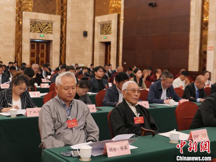 圖為西藏自治區(qū)各族各界慶祝中國(guó)共產(chǎn)黨成立100周年座談會(huì)現(xiàn)場(chǎng)。　謝牧 攝