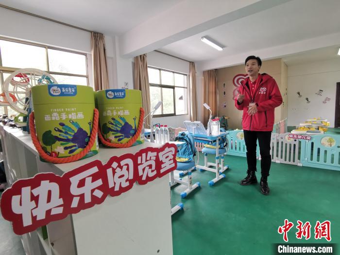 拉薩市堆龍德慶區(qū)幫普村的“心路文化空間”設(shè)有舒適的閱覽室?！≮w延 攝