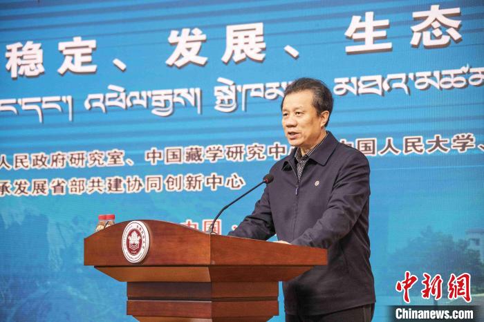 圖為西藏民族大學(xué)黨委書記、副校長(zhǎng)劉凱在開(kāi)幕式上致辭?！钪覍?攝