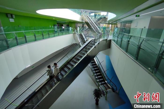圖為西藏自治區(qū)婦產(chǎn)兒童醫(yī)院內(nèi)景?！〗w波 攝