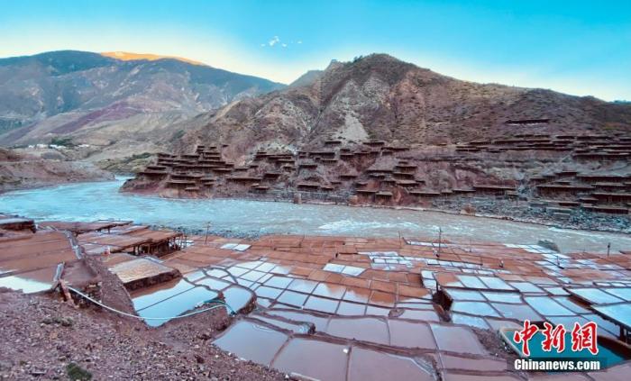 資料圖為芒康千年古鹽田。 <a target='_blank' ><p  align=