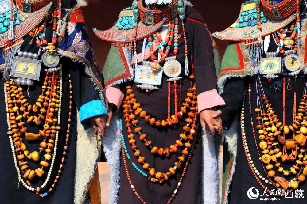 精美的“飛天服飾”。人民網(wǎng) 李海霞攝