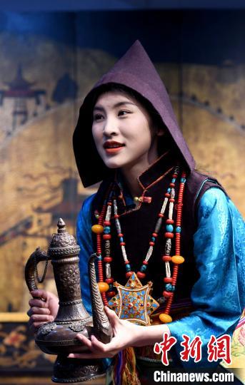圖為西藏自治區(qū)級非遺項(xiàng)目——山南浪卡子縣的羊卓服飾?！±盍?攝
