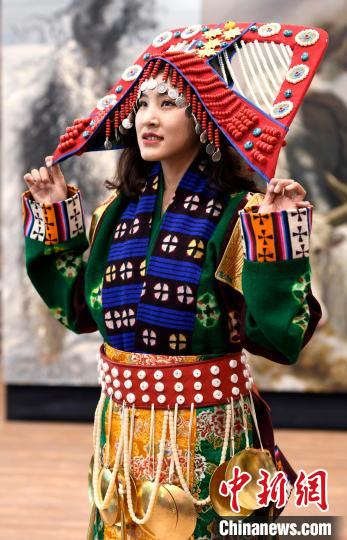 圖為國家級非遺項(xiàng)目——西藏那曲申扎縣的巴扎服飾?！±盍?攝