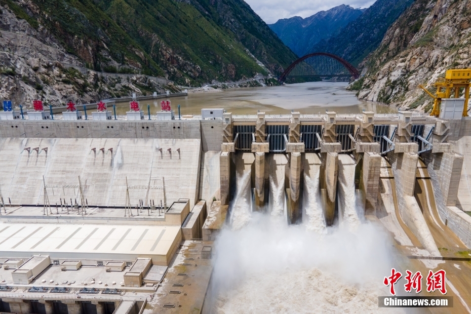 資料圖為2021年8月7日，西藏山南雅魯藏布江上的藏木水電站。（無人機(jī)畫面） <a target='_blank' href='/'><p  align=