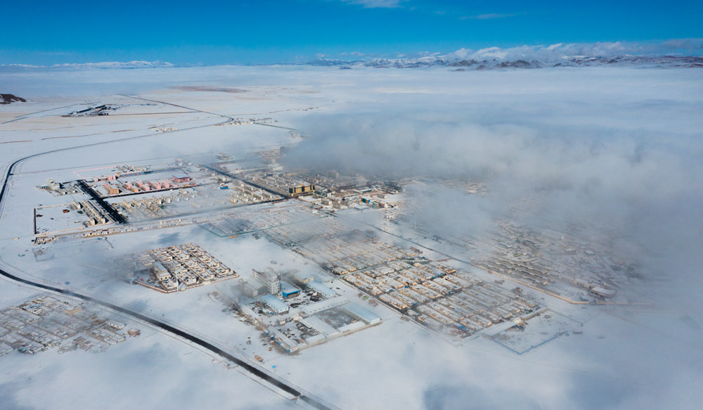 西藏阿里地區(qū)改則縣迎來初雪，銀裝素裹，美如畫卷。