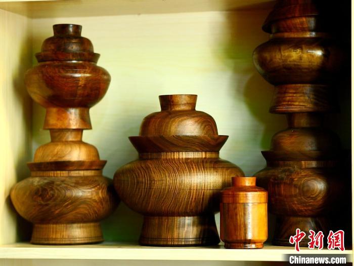 圖為各種木碗成品?！?鄧巴 　攝