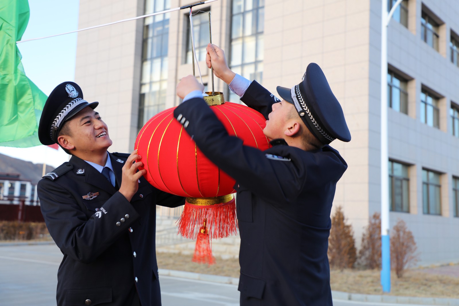 （要聞 新媒體）雪域邊關(guān)的他們，是歸途的(4189296)-20230122091651.jpg