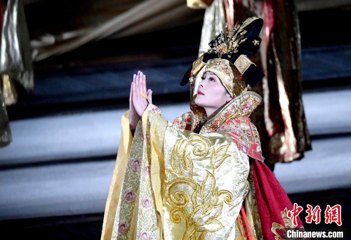 3月17日，西藏拉薩，《文成公主》大型史詩(shī)劇演出現(xiàn)場(chǎng)?！±盍?攝