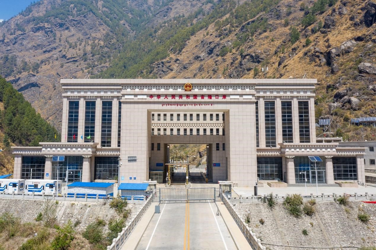 吉隆口岸航拍畫(huà)面。人民網(wǎng)記者 唐宋攝