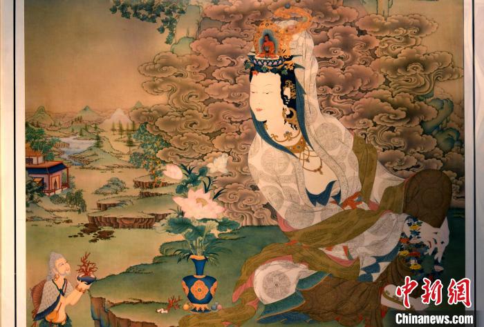 圖為5月16日，展覽中新創(chuàng)唐卡作品《靜息觀音》(局部)?！±盍?攝