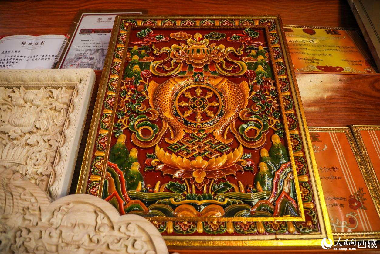 吉祥八寶虱雕作品