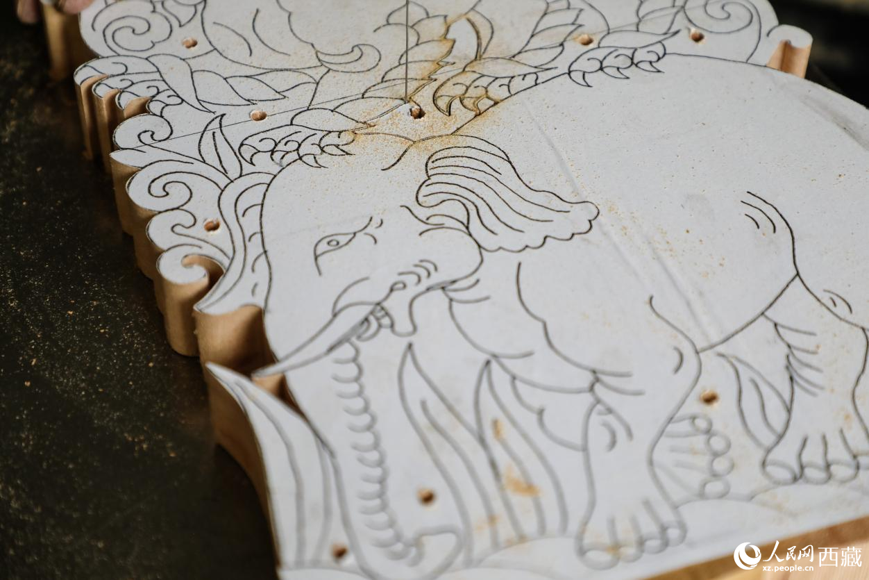 繪制虱雕基本輪廓和總體形態(tài)