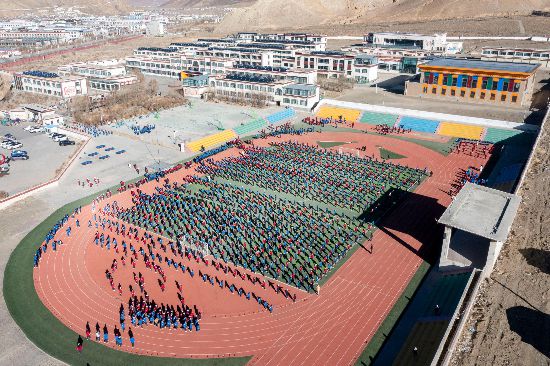 定日縣第二初級(jí)中學(xué)全貌。人民網(wǎng)記者 翁奇羽攝