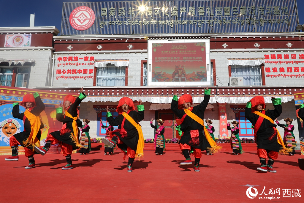 雅礱“村晚”鬧新春。人民網(wǎng)記者 吳雨仁攝