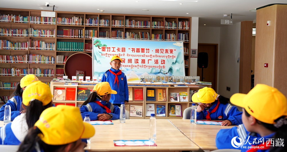 學(xué)生開展閱讀推廣活動(dòng)。人民網(wǎng)記者 吳雨仁攝