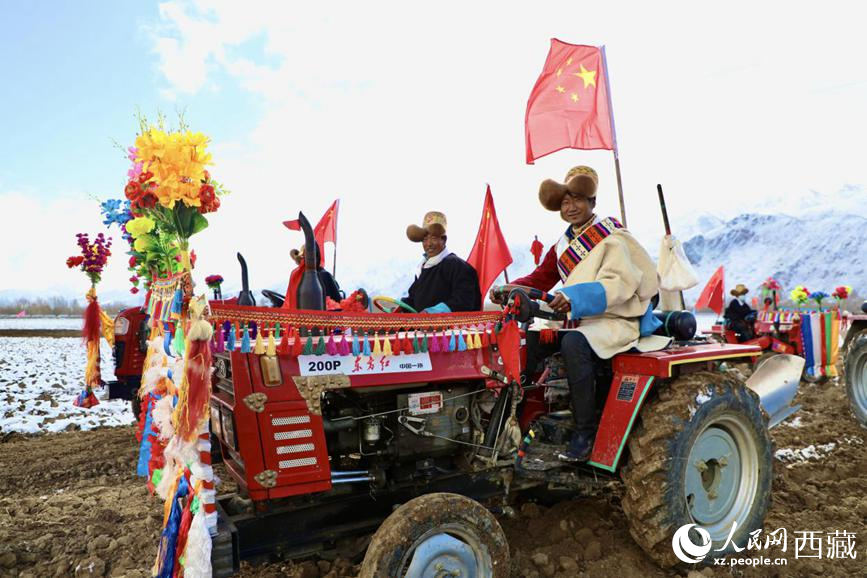 拉薩市墨竹工卡縣唐加鄉(xiāng)莫沖村的春耕儀式現(xiàn)場(chǎng)。人民網(wǎng) 次仁羅布攝