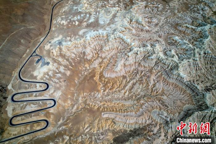 4月5日，西藏阿里札達(dá)土林。(無人機(jī)照片) 李林 攝