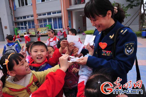 【我和軍隊的不解之緣】“先是軍人，才是媽媽”