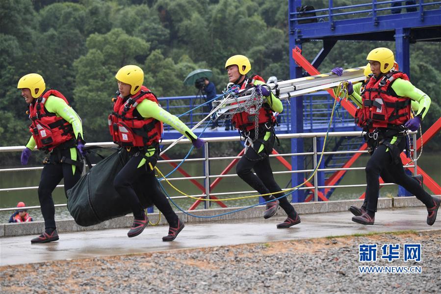 （社會(huì)）（1）全國森林消防隊(duì)伍“火焰藍(lán)”首屆特種救援技能比武舉行