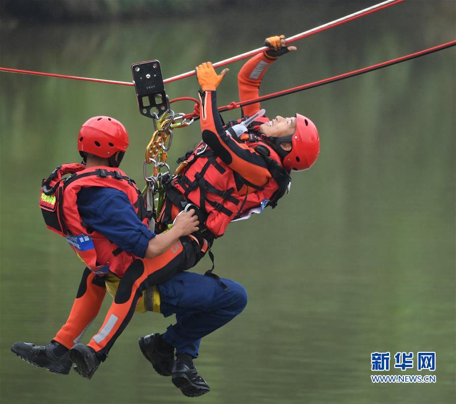 （社會(huì)）（2）全國(guó)森林消防隊(duì)伍“火焰藍(lán)”首屆特種救援技能比武舉行