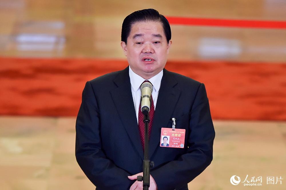 全國人大代表、河北省人大常委會黨組書記、常務(wù)副主任范照兵。