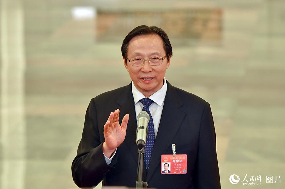 農(nóng)業(yè)農(nóng)村部部長(zhǎng)韓長(zhǎng)賦回答記者提問。