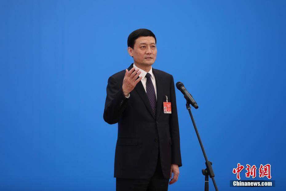 3月8日，第十三屆全國人民代表大會第四次會議舉行第二場“部長通道”采訪活動。圖為中國工業(yè)和信息化部部長肖亞慶通過網(wǎng)絡(luò)視頻方式接受采訪。 <a target='_blank' ><p  align=