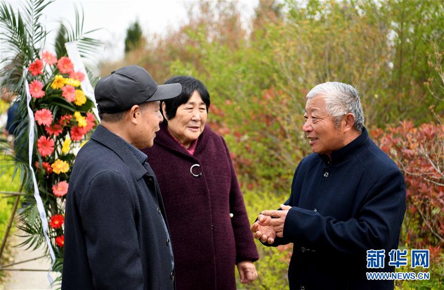 （圖片故事）（4）年介濤：將為烈士尋親進行到底