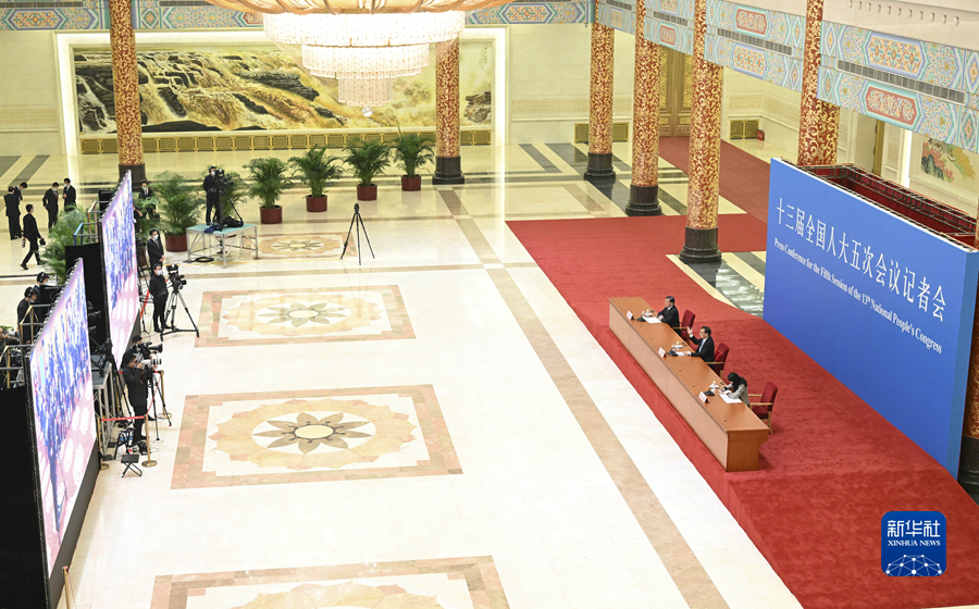 李克強總理出席記者會并回答中外記者提問