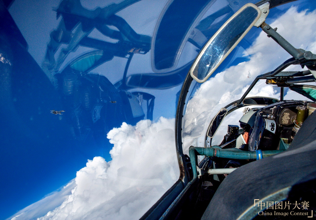 世界屋脊——我伴戰(zhàn)機凌空出擊