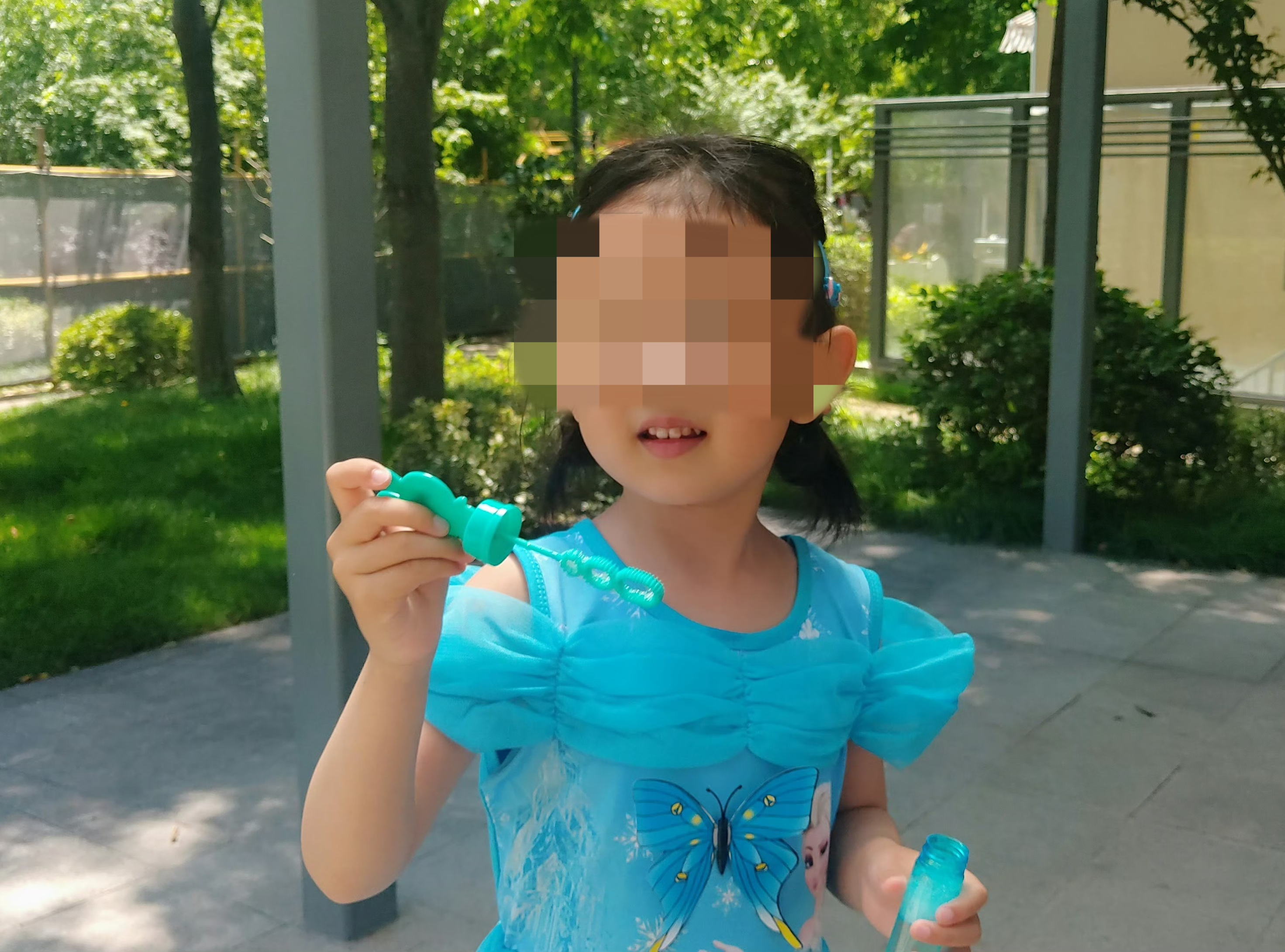 海灘失蹤女童。圖源：女童家人社交賬號