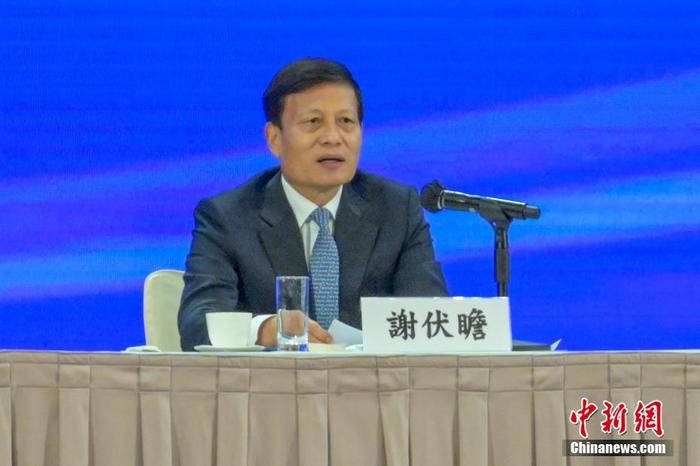 12月3日，香港特區(qū)政府在香港會(huì)議展覽中心舉行中共二十大精神宣講會(huì)，全國(guó)人大常委會(huì)法制工作委員會(huì)主任沈春耀和全國(guó)政協(xié)經(jīng)濟(jì)委員會(huì)副主任謝伏瞻出席作宣講。圖為謝伏瞻發(fā)言。 <a target='_blank' href='/'><p  align=